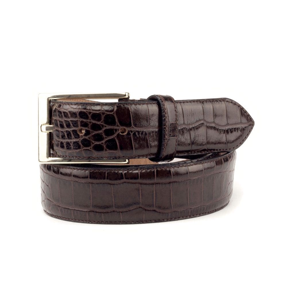 Hereford-bruin-croco-MOAGHI Donkerbruine kalfsleren croco riem met rechthoekige zilverkleurige gesp.