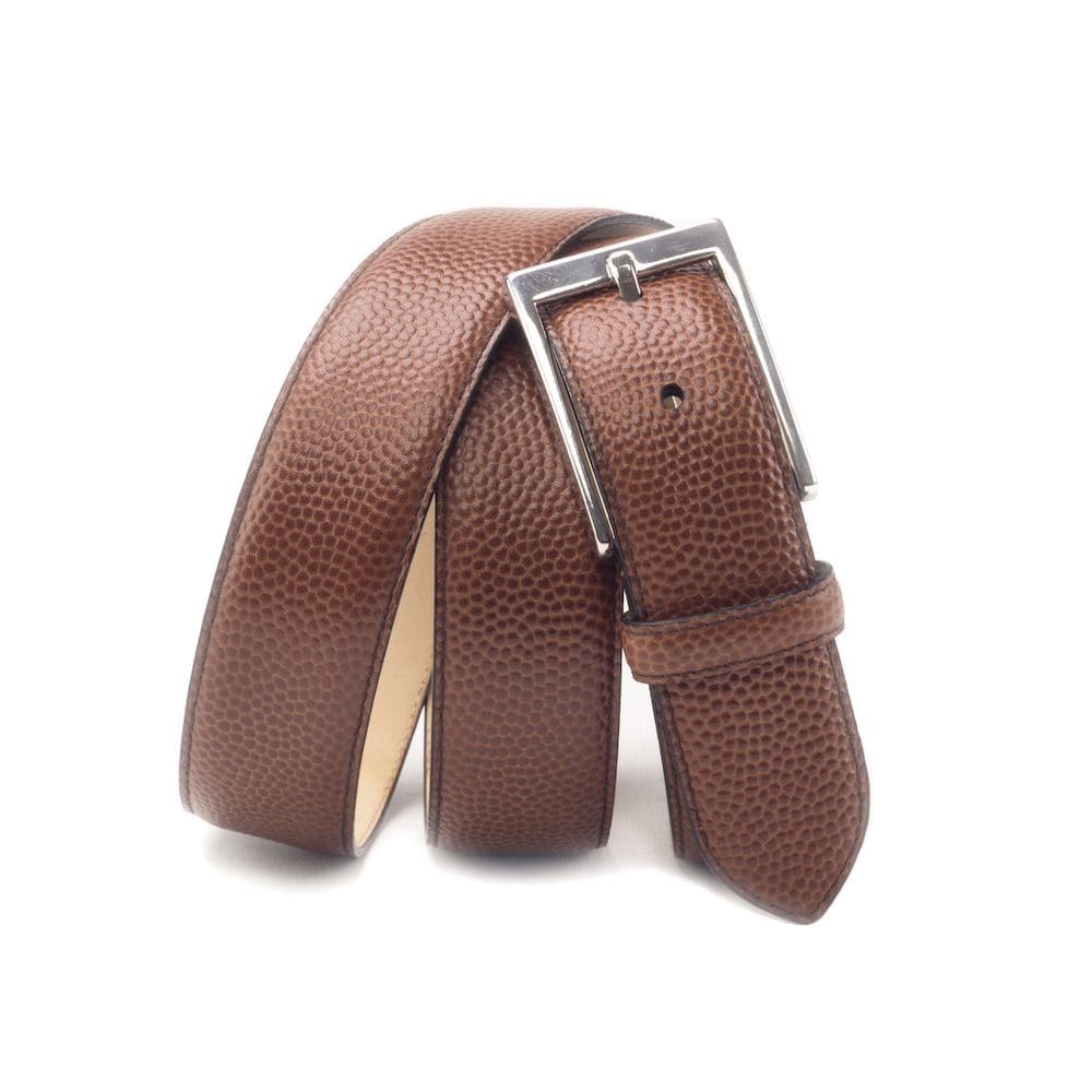 Hereford-light-brown-pebble-MORAGHI Cognackleurige riem in pebble kalfsleer. Zilverkleurige rechthoekige gesp.