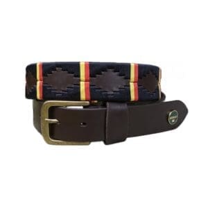 Bruin leren polo riem met zwart garen afgewisseld met een gele en rode streep.