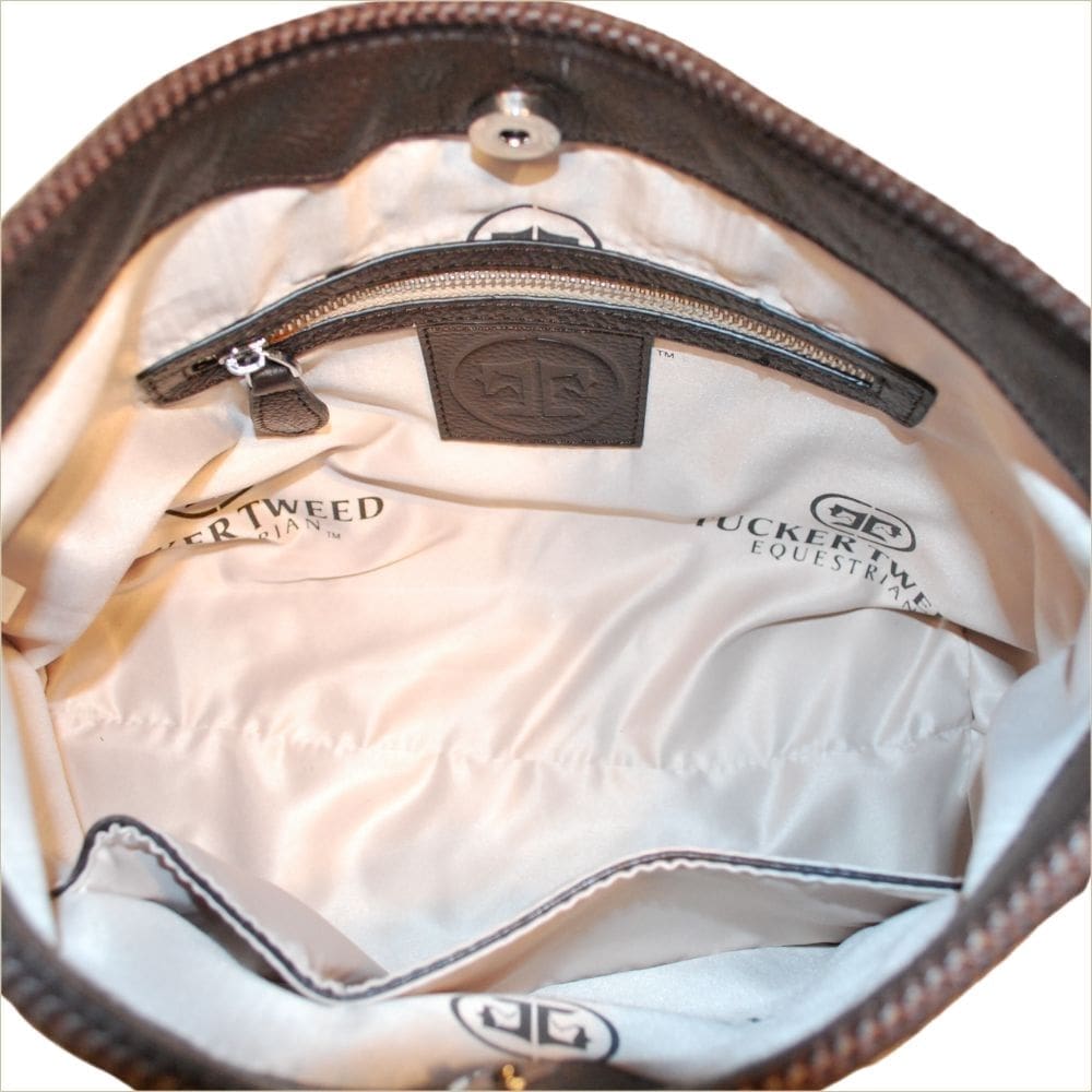 Inside-Tweed-Manor-Tote-bruin-dressuur-MORAGHI Binnenkant van de Tweet Manor Tote bag.