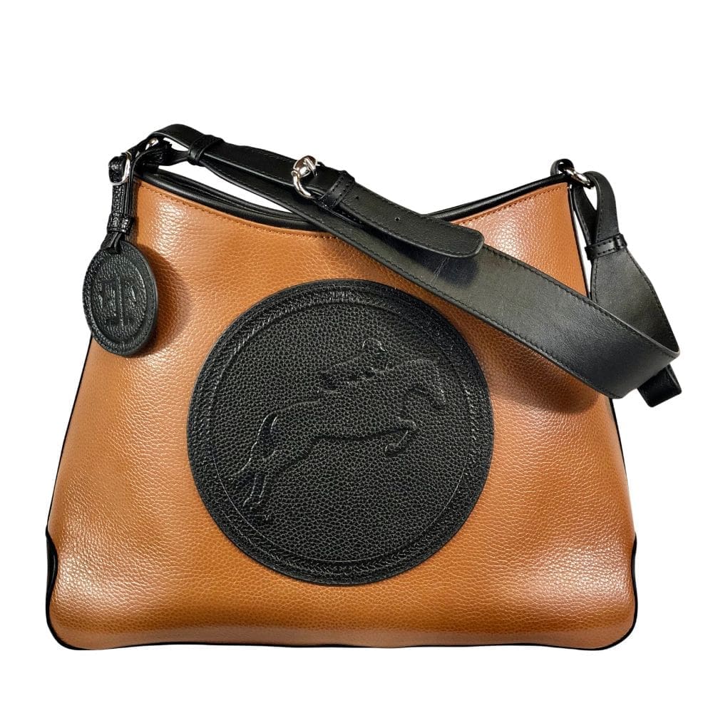 Cognac kleurig schoudertas met in het zwart een afbeelding van een springruiter