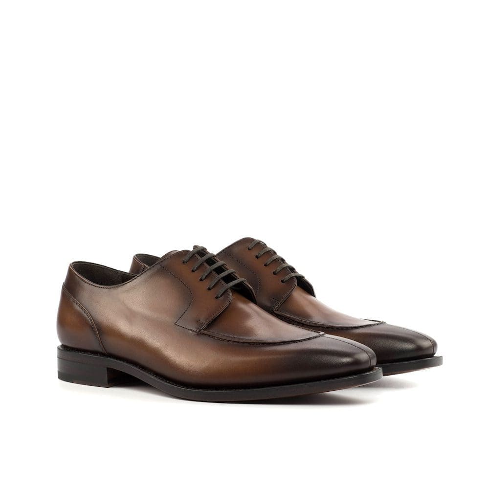 Carlisle-Derby Split Toe - Light Burnishing - Painted Calf Med Brown-MORAGHI Donkerbruine Derby met een split toe.