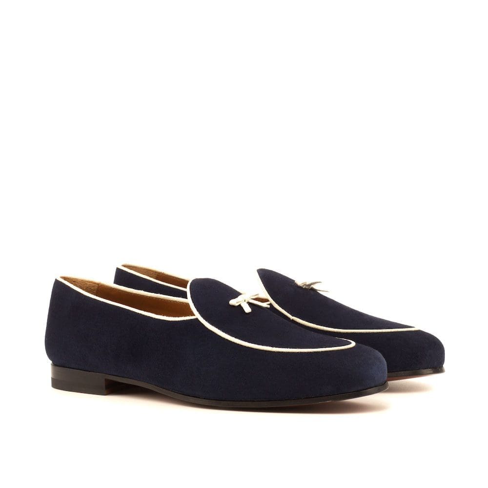 slipper men navy suede met wit suede strik en