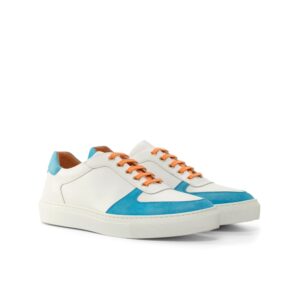 sneaker in wit kalfsleer en turquoise suede