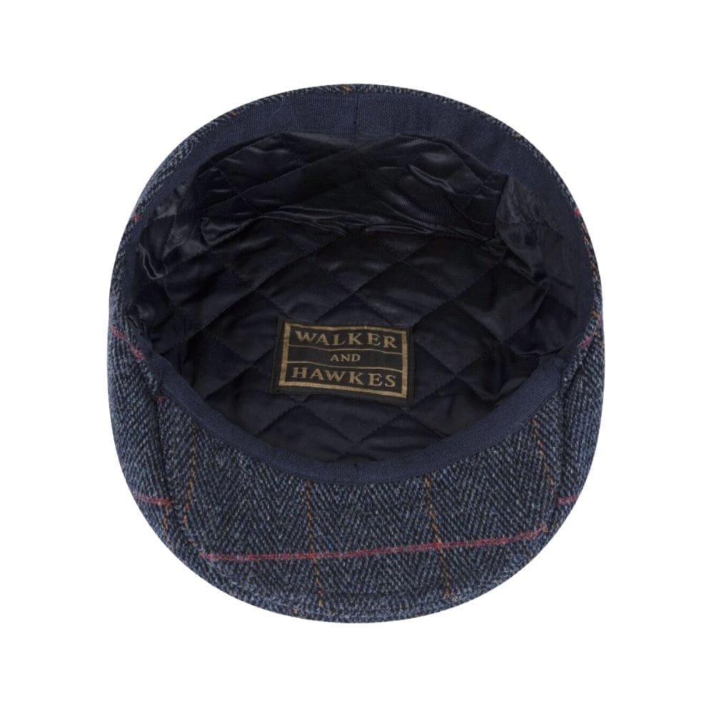 Kopie van Tweed-flatcap-navy-above-MORAGHI blauwe tweed flatcap van binnen gefotografeerd
