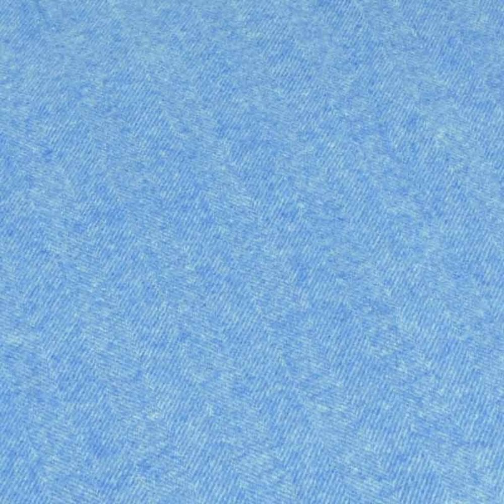 Kleurdetail van de lichtblauwe stola.