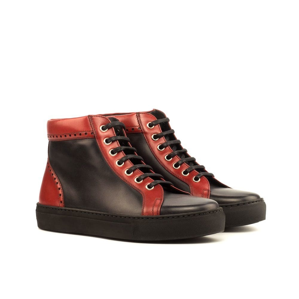 hoge damessneaker in wart leer met rode accenten