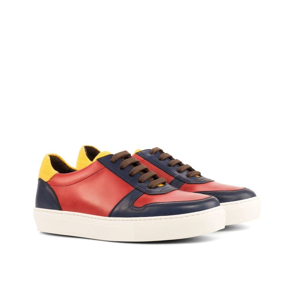 dames sneaker in de kleuren rood, blauw en geel