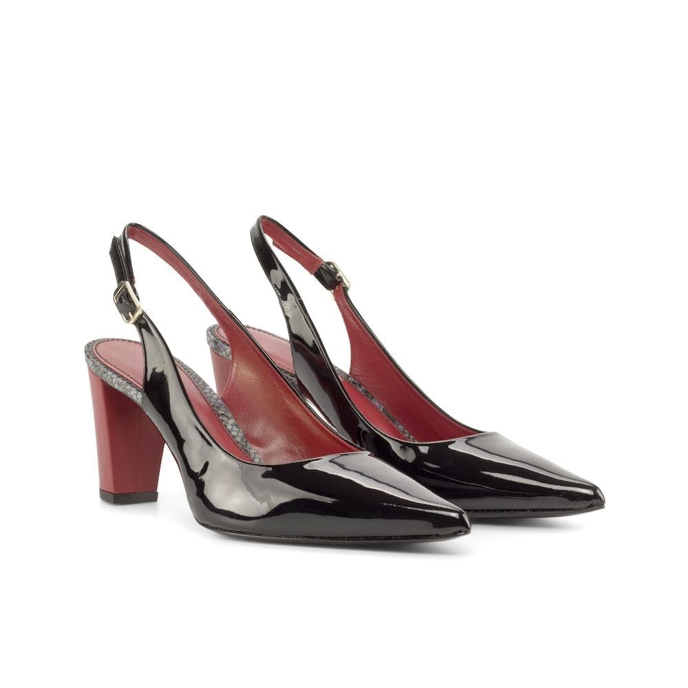 Pump met open hak in zwart lakleer